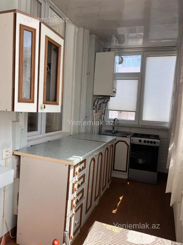 Satılır 2 otaqlı köhnə tikili 100 m²