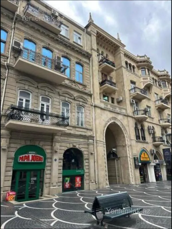 Satılır 2 otaqlı köhnə tikili 100 m²