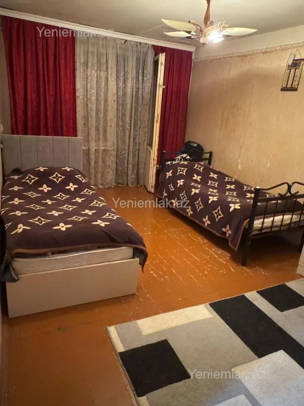 Satılır 3 otaqlı köhnə tikili 64 m²