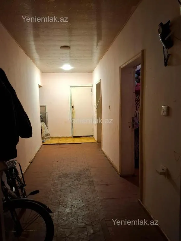 Satılır 4 otaqlı köhnə tikili 105 m²