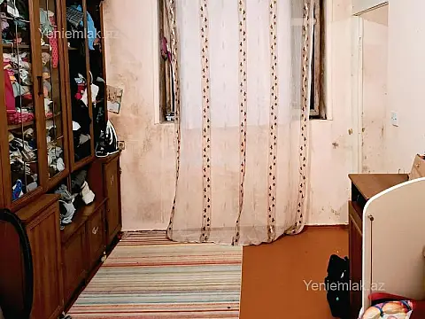 Satılır 4 otaqlı köhnə tikili 105 m²