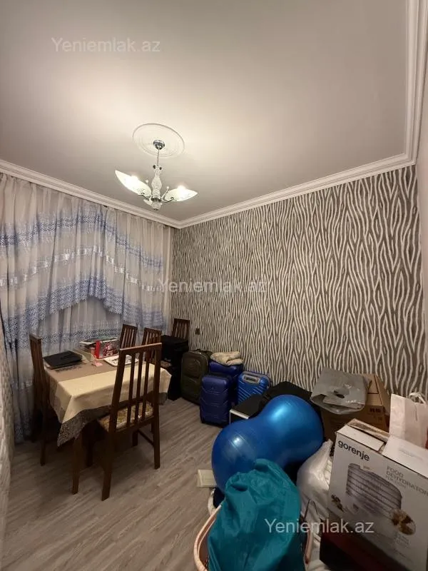 Satılır 5 otaqlı köhnə tikili 110 m²