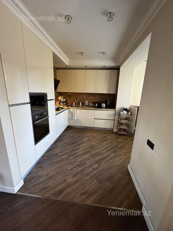 Satılır 5 otaqlı köhnə tikili 120 m²