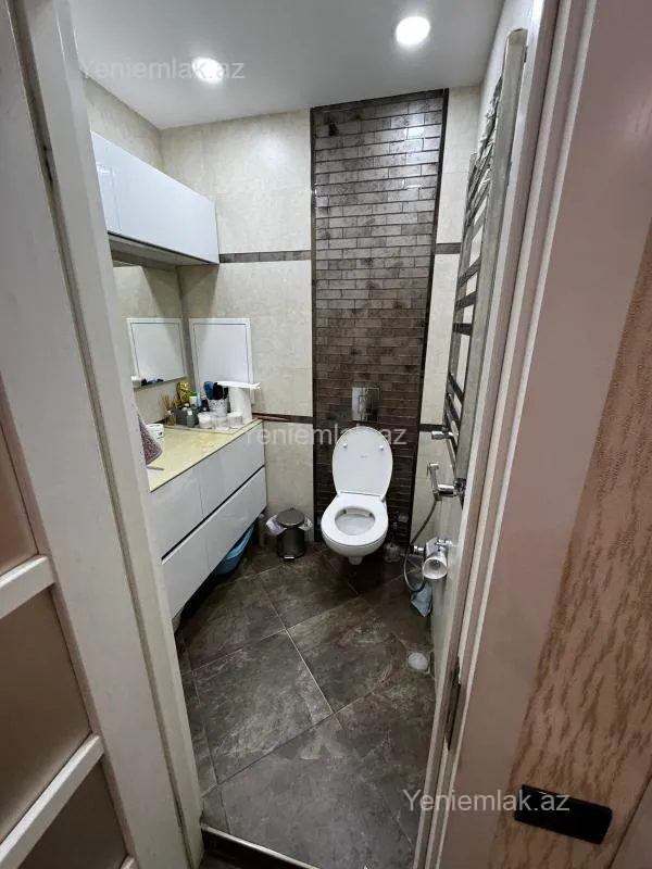 Satılır 5 otaqlı köhnə tikili 120 m²