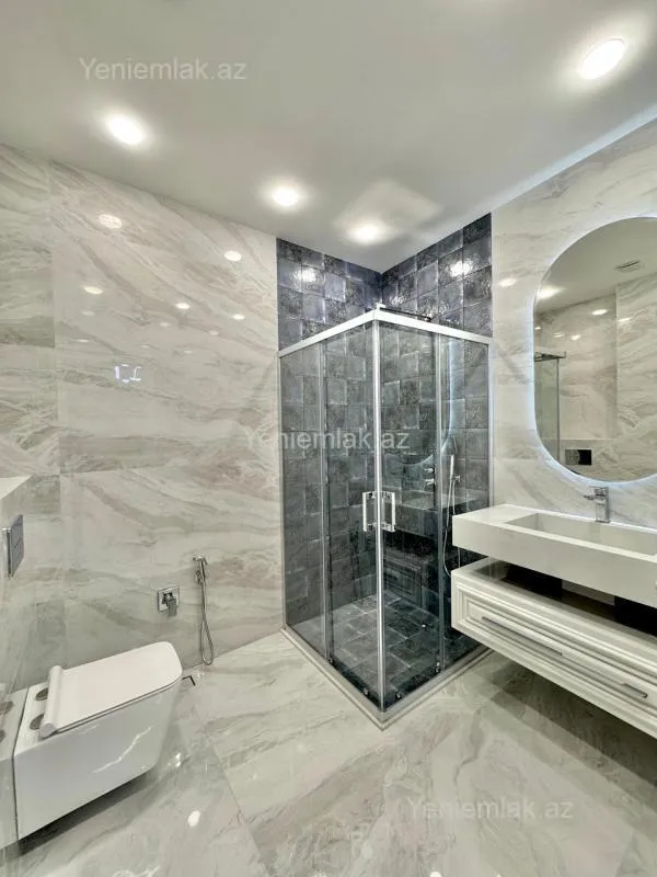 Satılır 4 otaqlı yeni tikili 180 m²