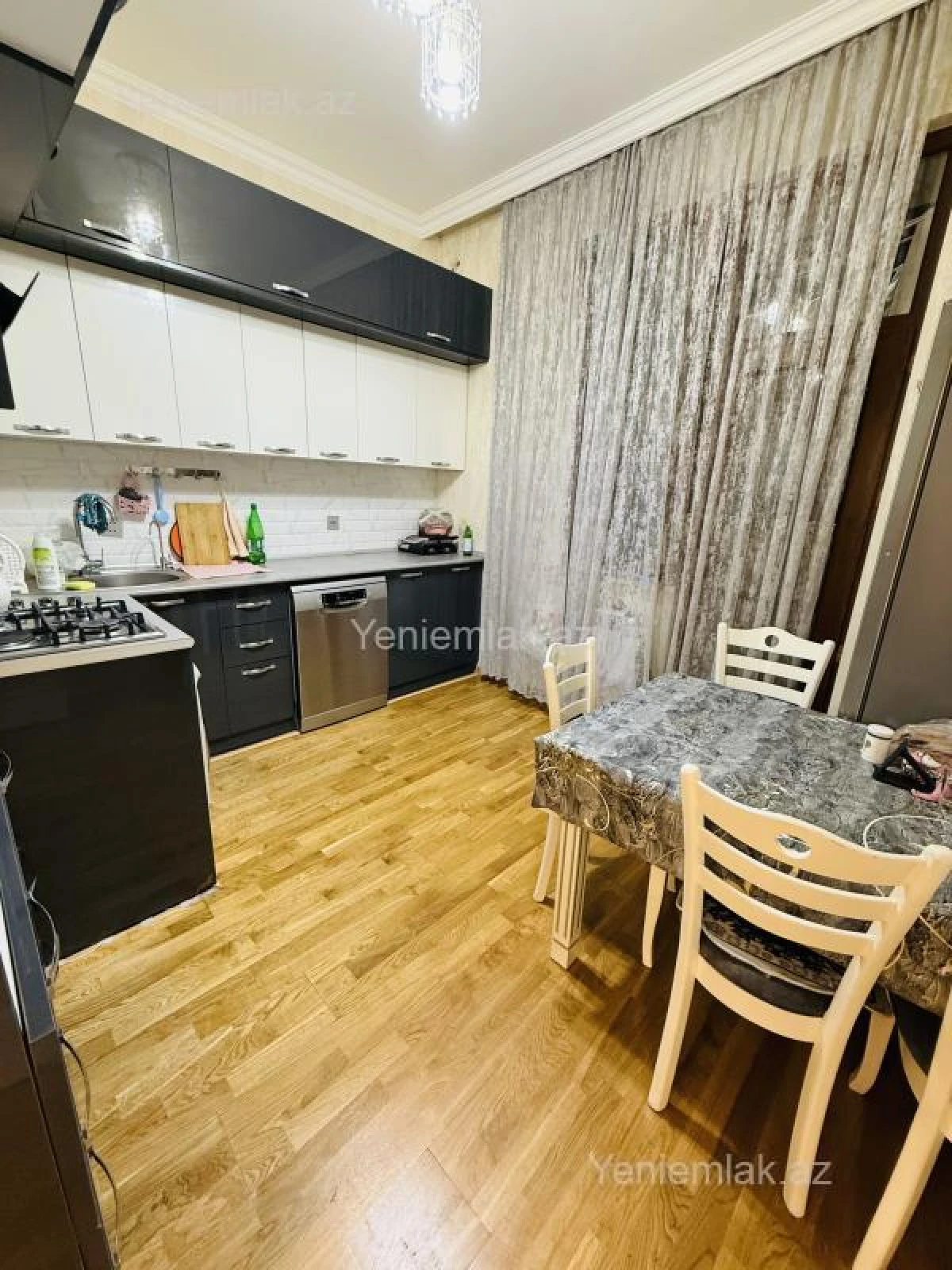 Satılır 3 otaqlı yeni tikili 110 m²