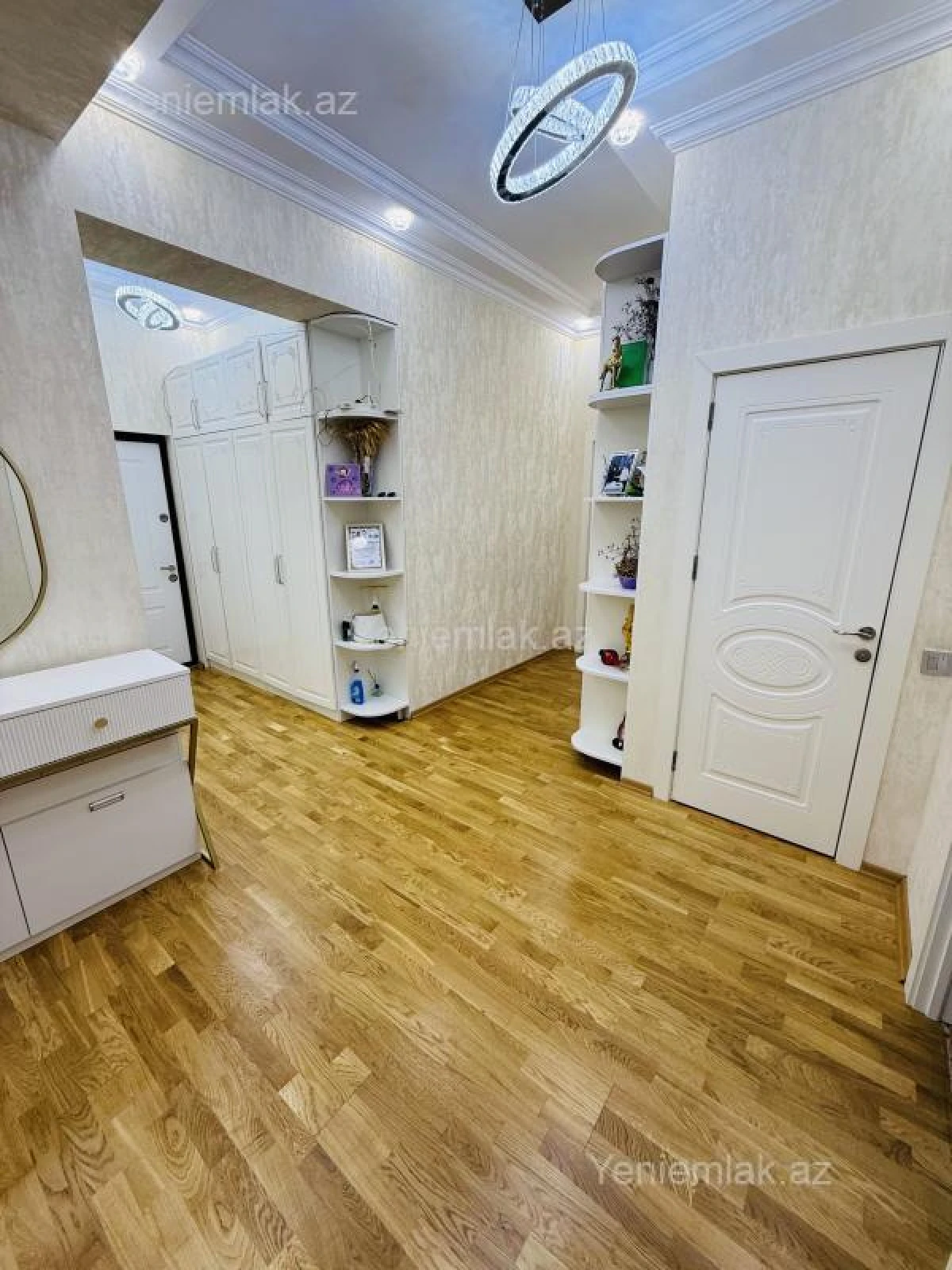 Satılır 3 otaqlı yeni tikili 110 m²