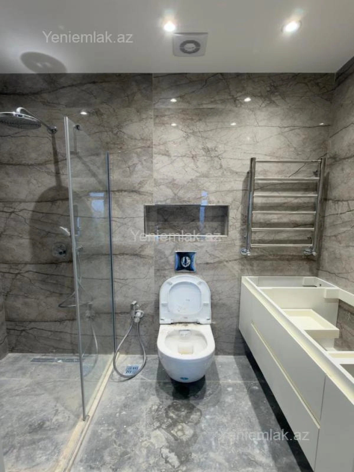 Satılır 3 otaqlı yeni tikili 84 m²