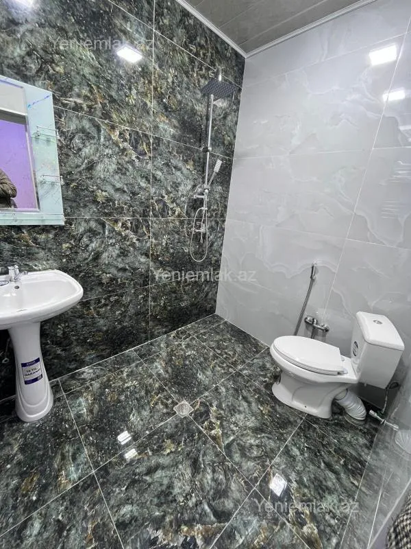 Satılır 5 otaqlı həyət evi 180 m²