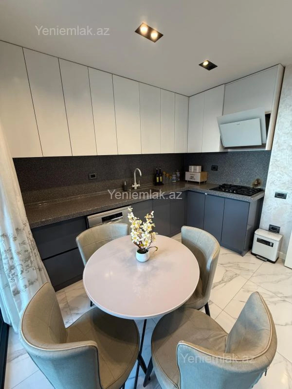 Satılır 3 otaqlı yeni tikili 90 m²