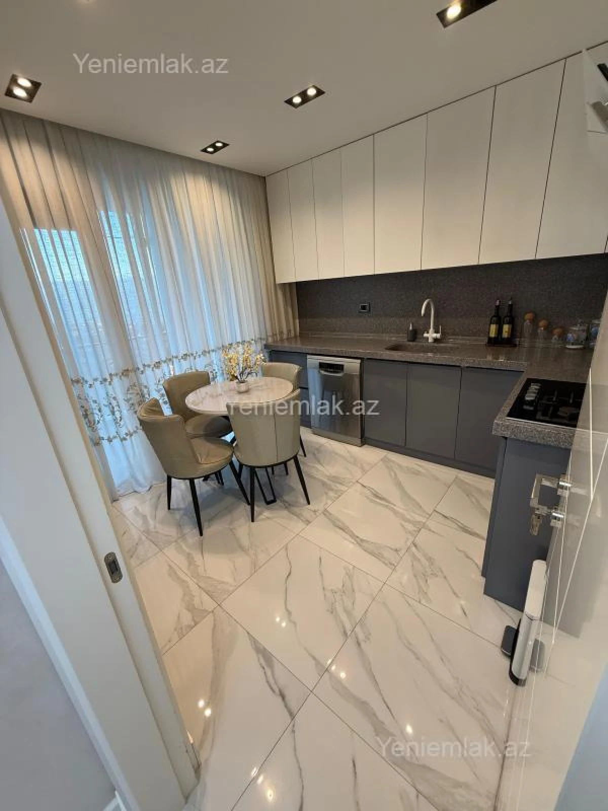 Satılır 3 otaqlı yeni tikili 90 m²