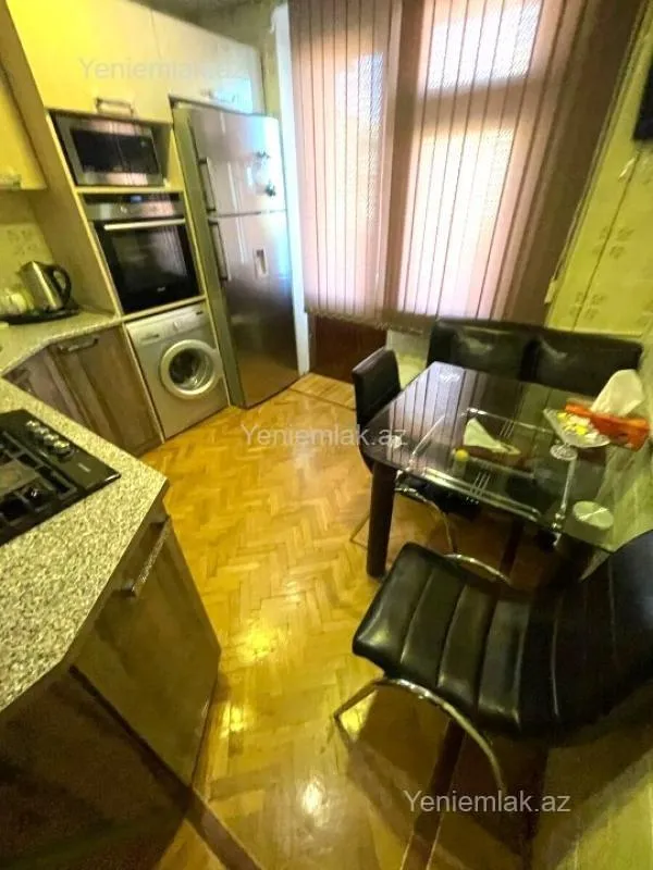Satılır 5 otaqlı köhnə tikili 125 m²