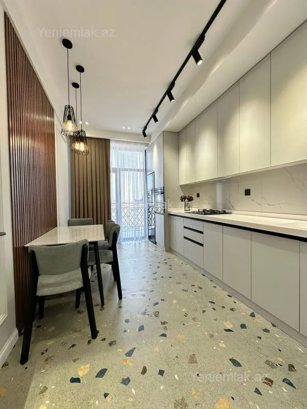 Satılır 2 otaqlı yeni tikili 68 m²