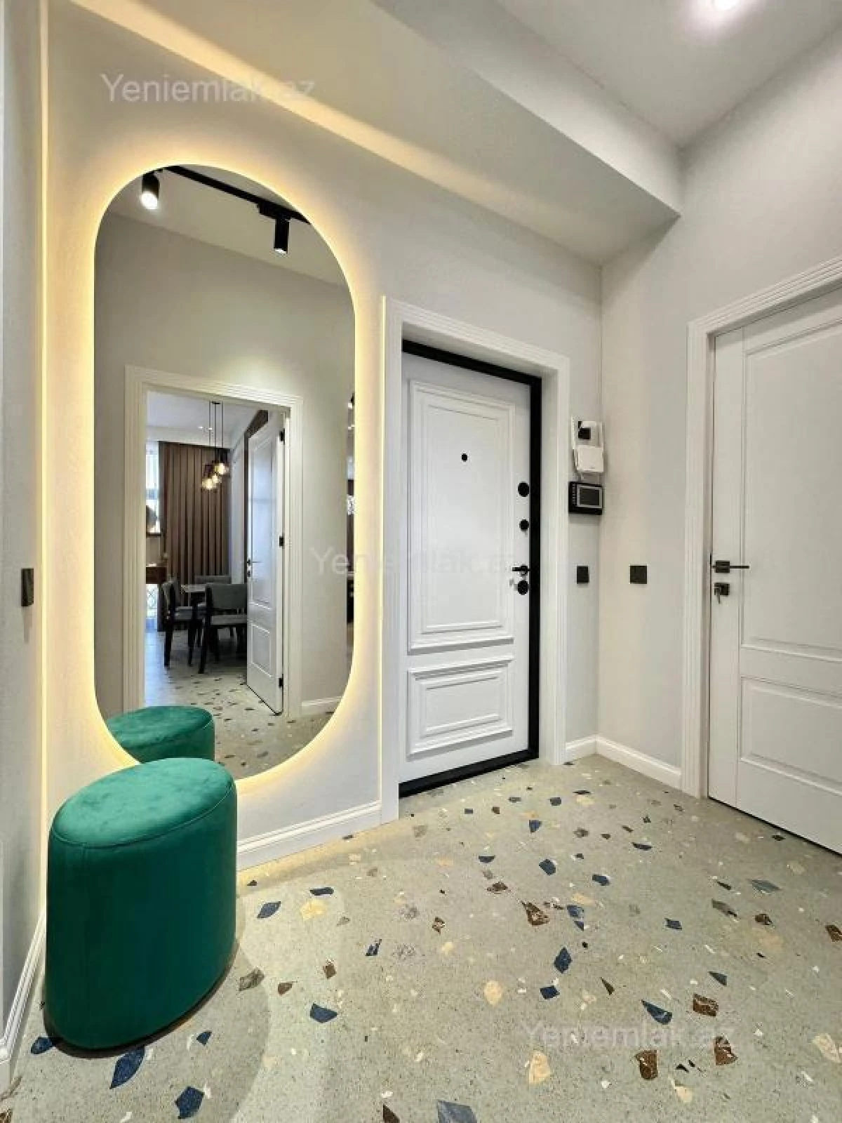 Satılır 2 otaqlı yeni tikili 68 m²