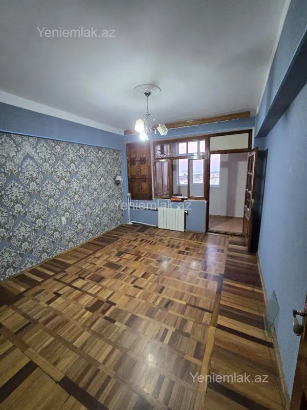 Satılır 4 otaqlı köhnə tikili 110 m²