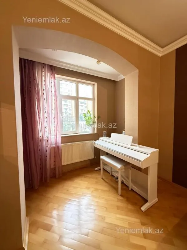 Satılır 3 otaqlı köhnə tikili 80 m²