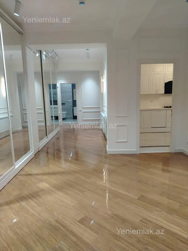 Satılır 3 otaqlı yeni tikili 150 m²
