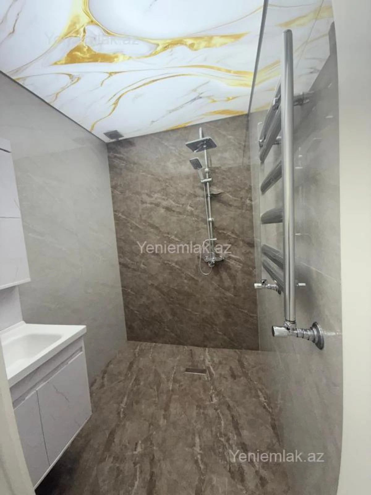 Satılır 2 otaqlı köhnə tikili 60 m²
