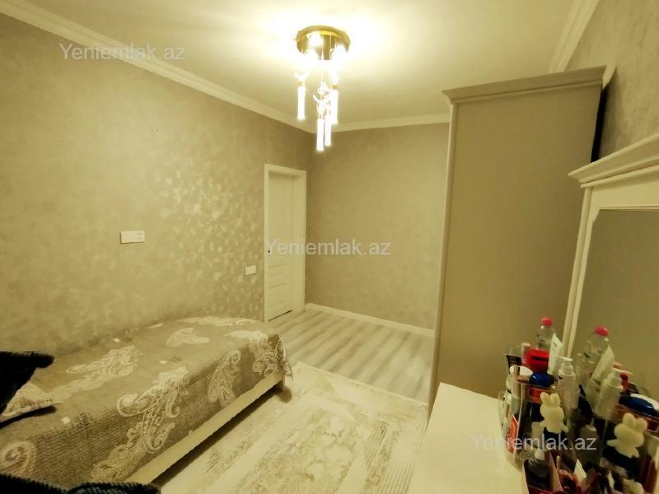 Satılır 4 otaqlı köhnə tikili 85 m²