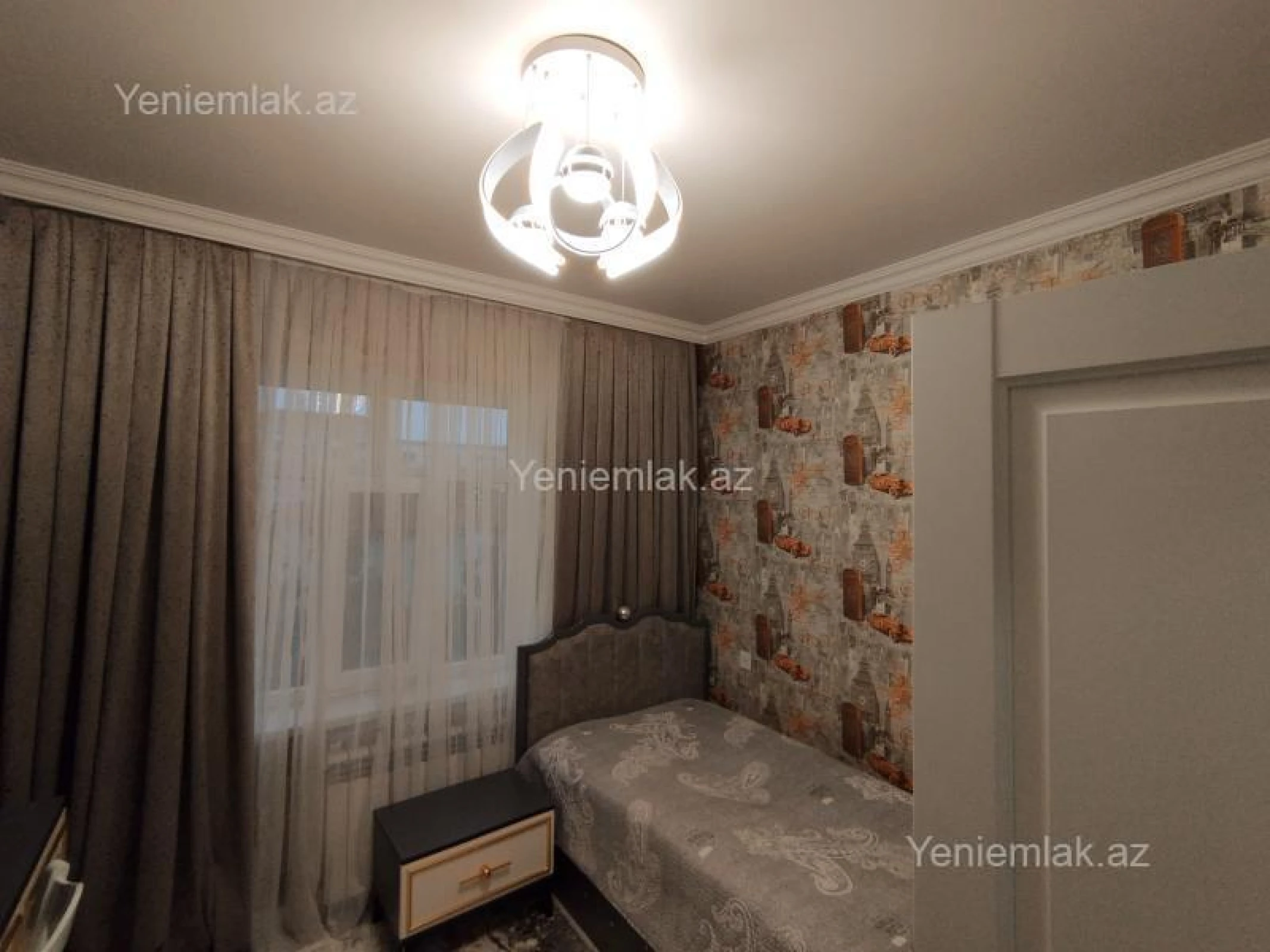 Satılır 4 otaqlı köhnə tikili 85 m²