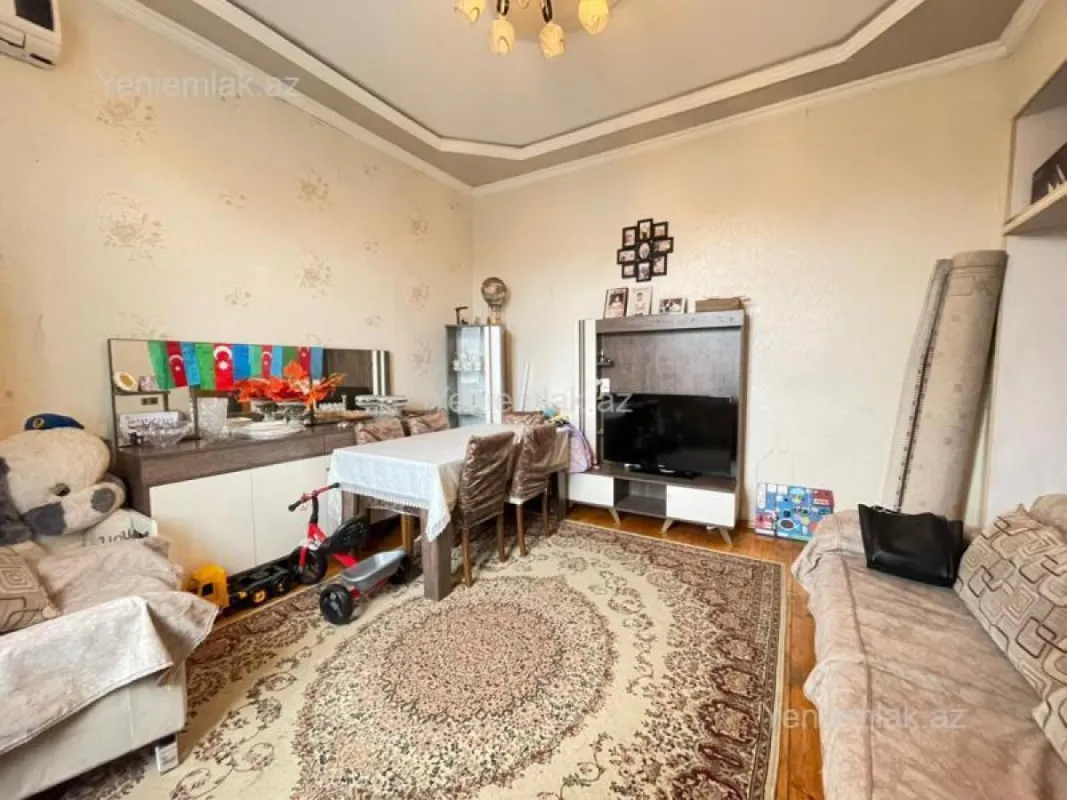 Satılır 3 otaqlı köhnə tikili 110 m²