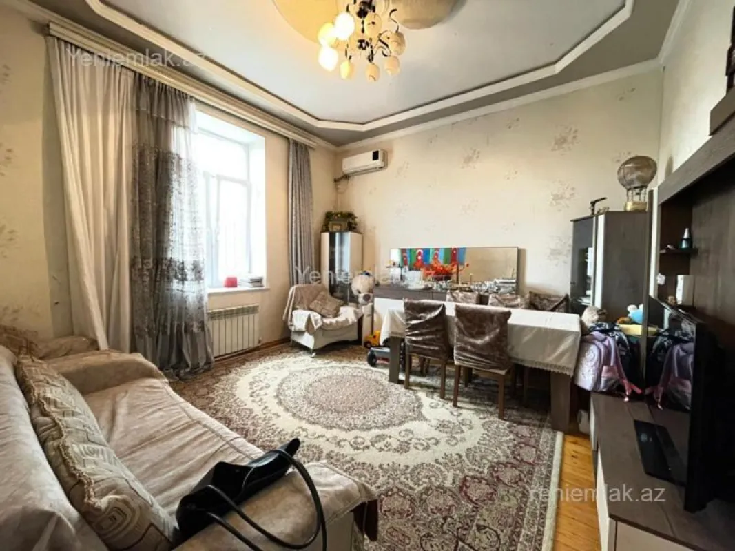 Satılır 3 otaqlı köhnə tikili 110 m²