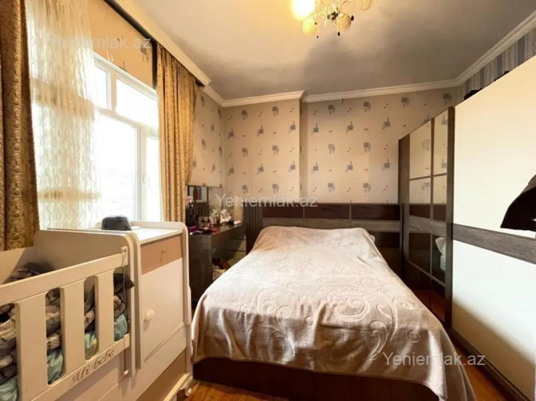 Satılır 3 otaqlı köhnə tikili 110 m²