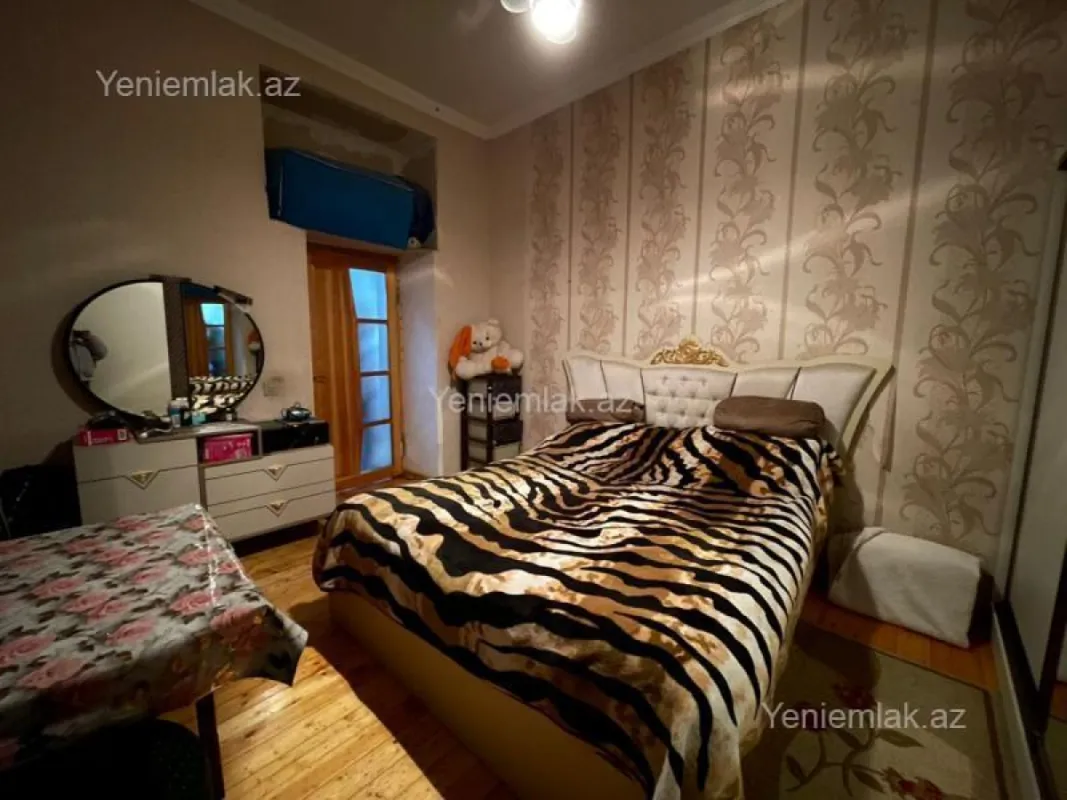 Satılır 3 otaqlı köhnə tikili 110 m²