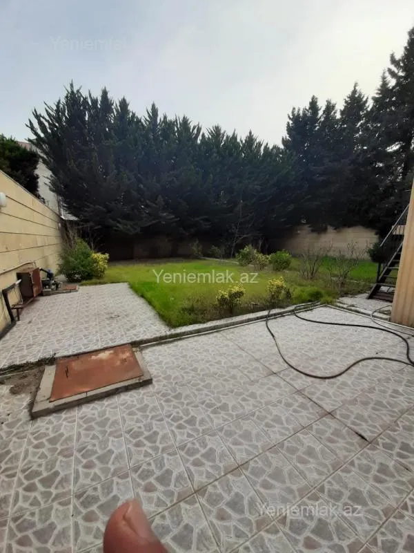 Satılır 8 otaqlı həyət evi 670 m²