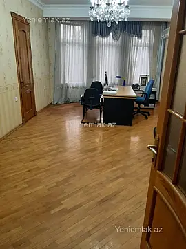 Satılır 8 otaqlı həyət evi 670 m²