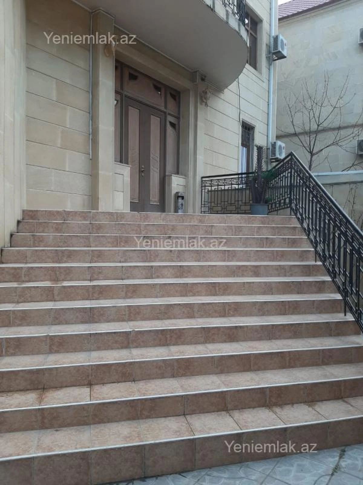 Satılır 8 otaqlı həyət evi 670 m²