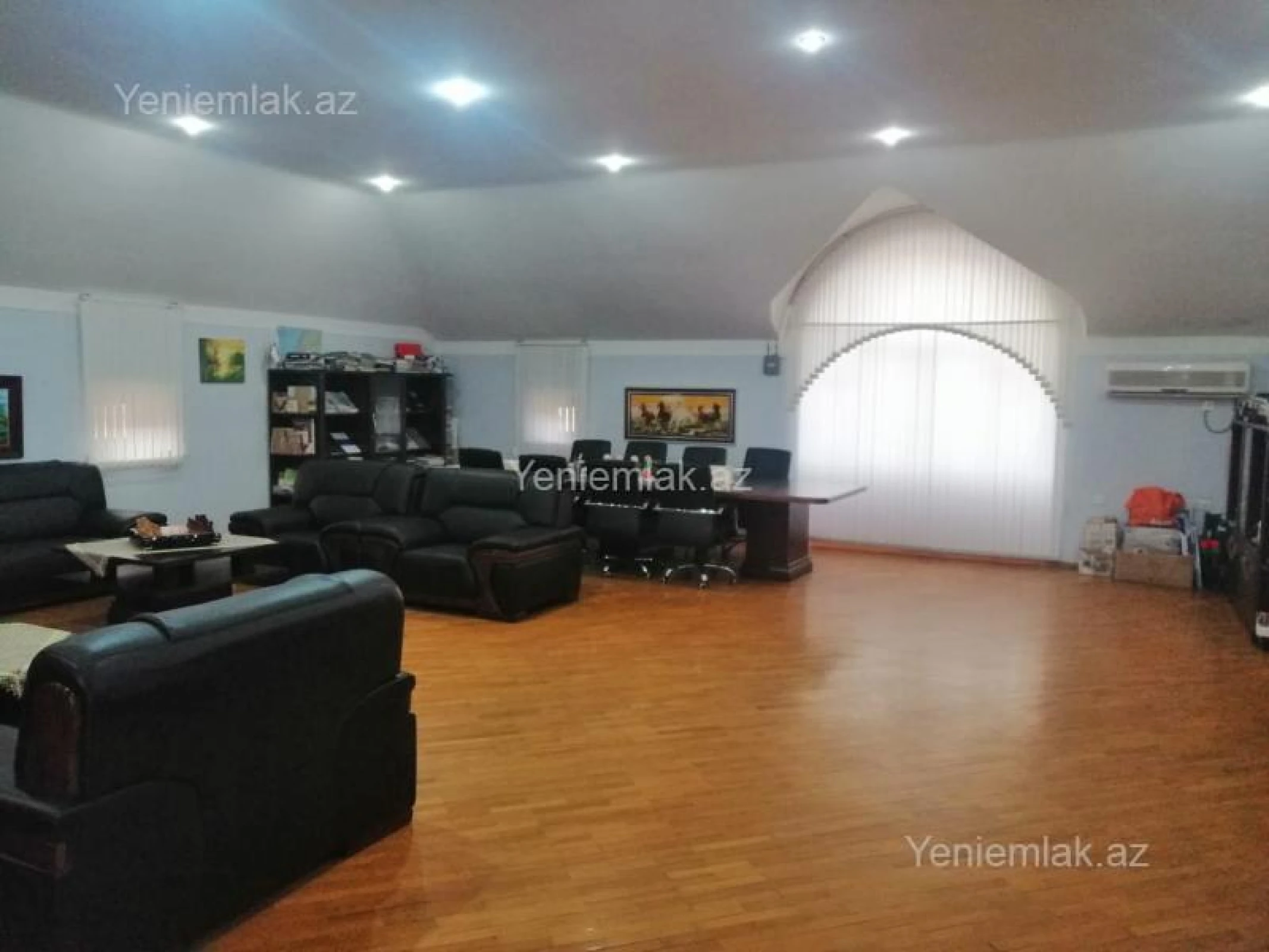 Satılır 8 otaqlı həyət evi 670 m²
