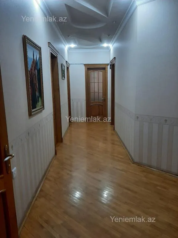 Satılır 8 otaqlı həyət evi 670 m²