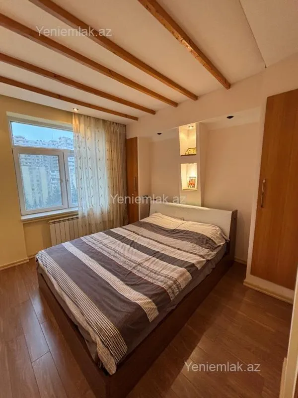 Satılır 4 otaqlı köhnə tikili 110 m²