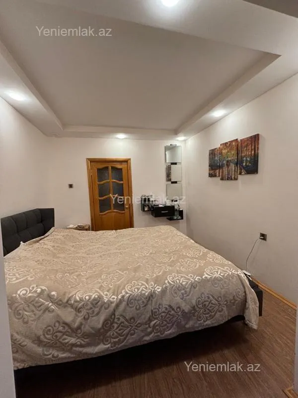 Satılır 4 otaqlı köhnə tikili 110 m²