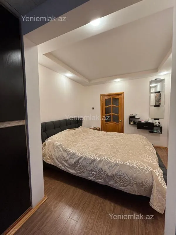 Satılır 4 otaqlı köhnə tikili 110 m²