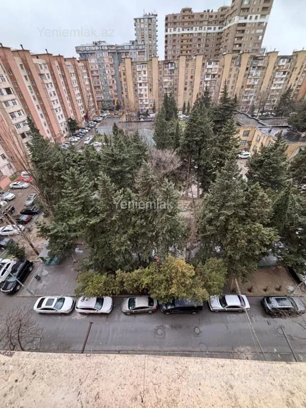 Satılır 4 otaqlı köhnə tikili 110 m²
