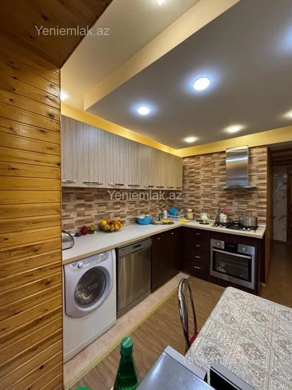 Satılır 4 otaqlı köhnə tikili 110 m²