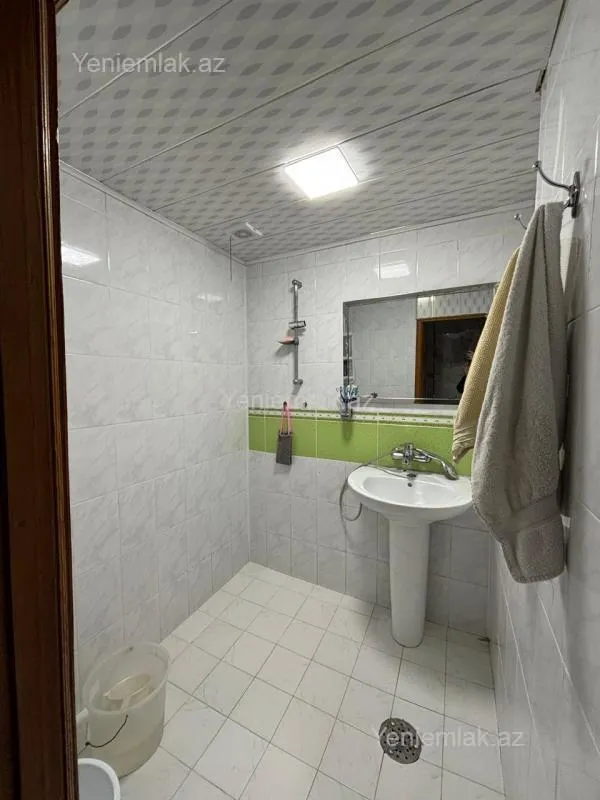 Satılır 4 otaqlı köhnə tikili 110 m²