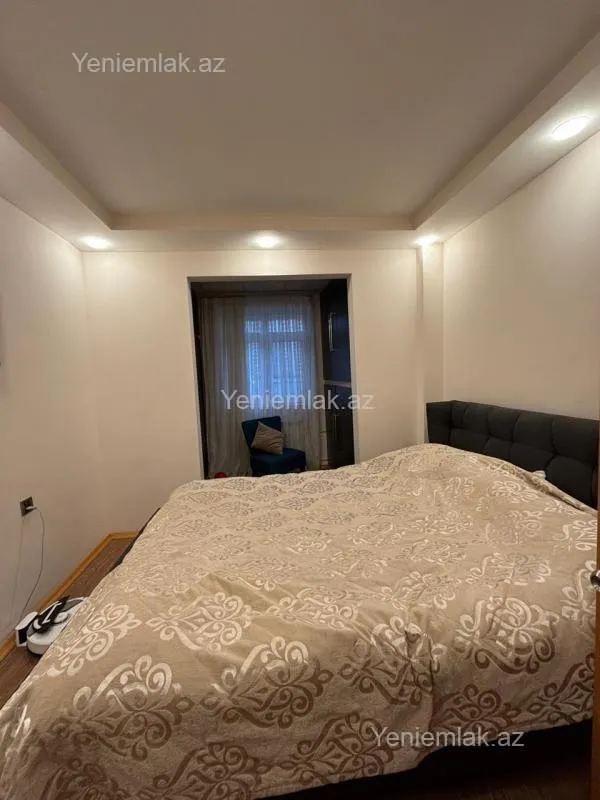 Satılır 4 otaqlı köhnə tikili 110 m²