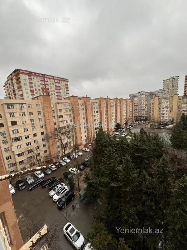 Satılır 4 otaqlı köhnə tikili 110 m²