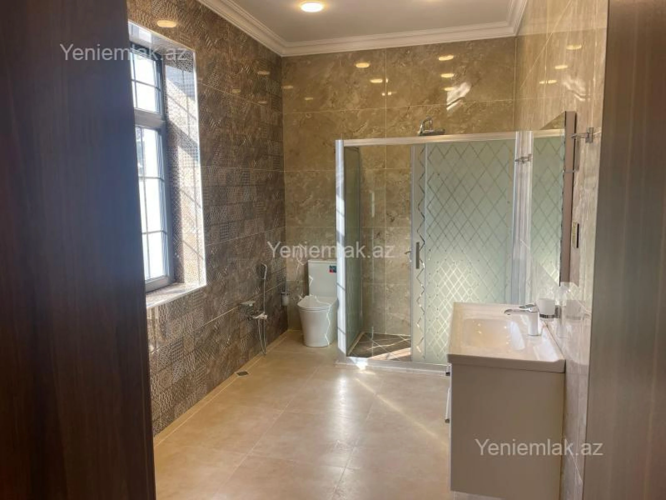 Satılır 7 otaqlı həyət evi 236 m²