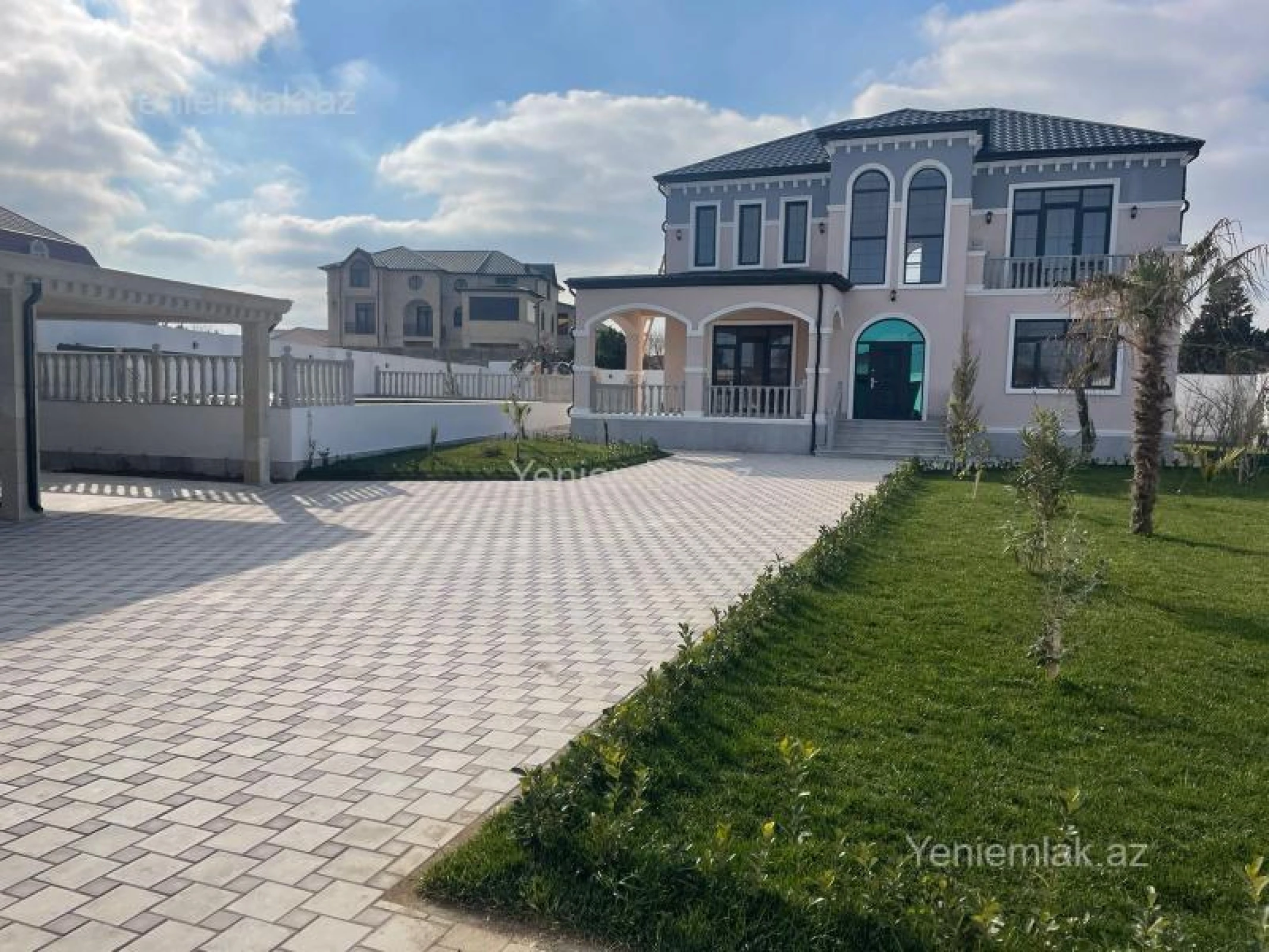 Satılır 7 otaqlı həyət evi 236 m²