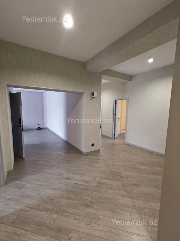 Satılır 4 otaqlı yeni tikili 135 m²