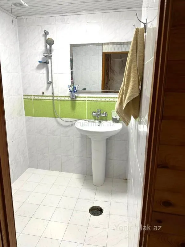 Satılır 4 otaqlı köhnə tikili 115 m²