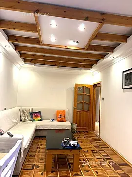 Satılır 4 otaqlı köhnə tikili 115 m²