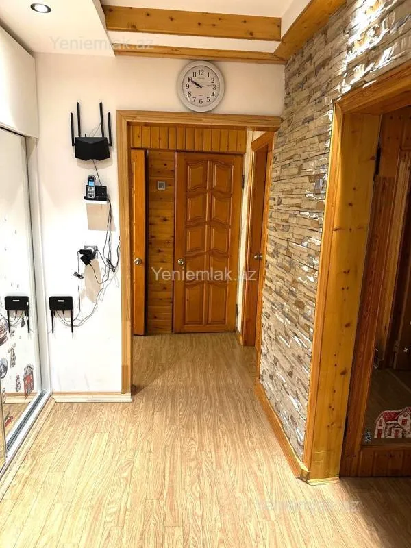 Satılır 4 otaqlı köhnə tikili 115 m²