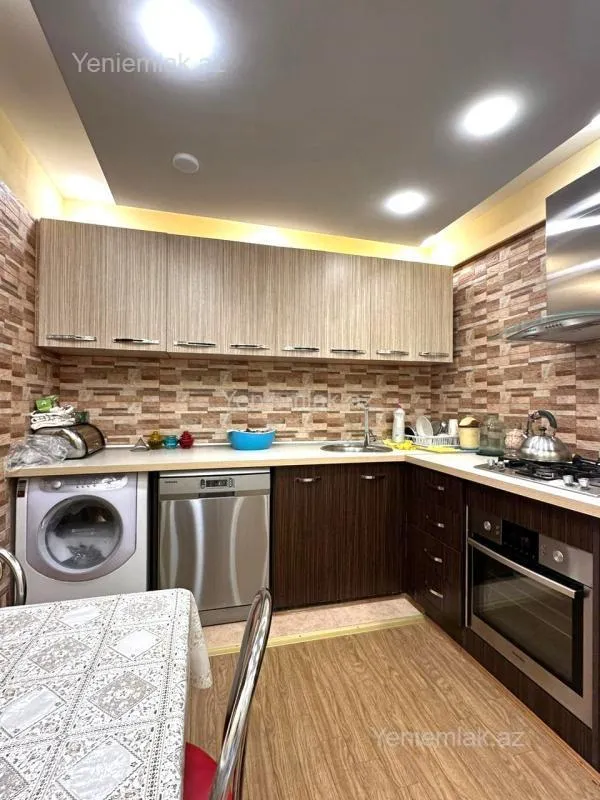 Satılır 4 otaqlı köhnə tikili 115 m²