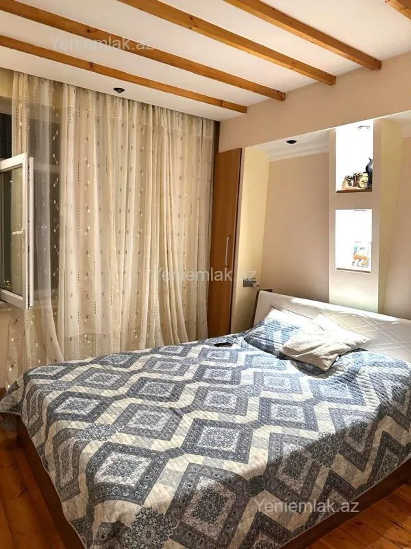 Satılır 4 otaqlı köhnə tikili 115 m²