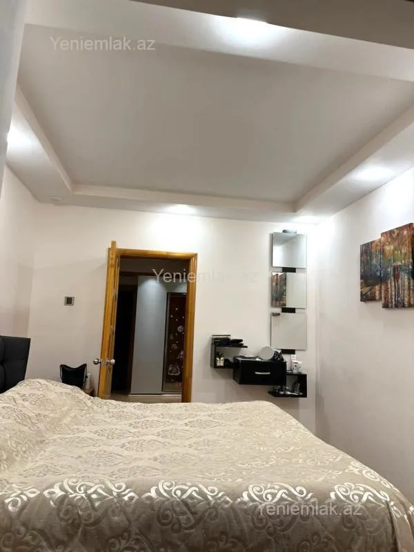 Satılır 4 otaqlı köhnə tikili 115 m²